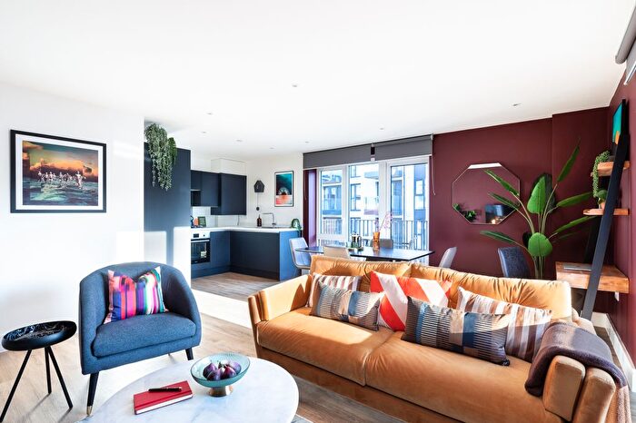 1 Bedroom Flat To Rent In Desborough Road, High Wycombe, Buckinghamshire, HP11