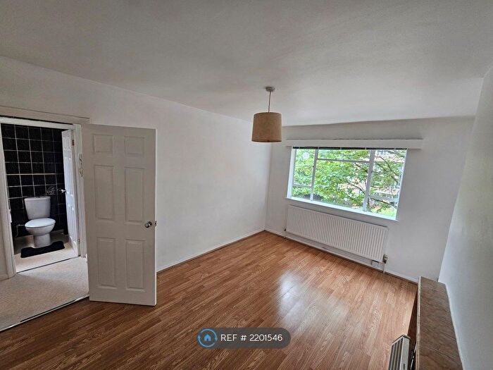 1 Bedroom Flat To Rent In The Crest Brecknock Road, Camden, N7