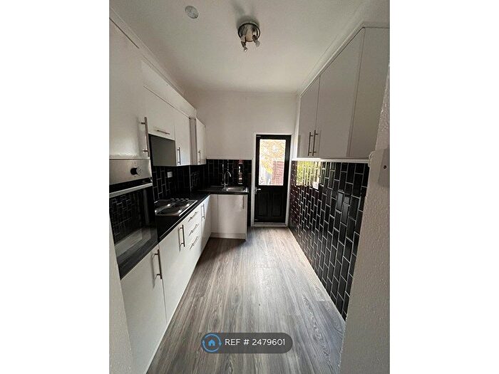 1 Bedroom Flat To Rent In Brightwell Avenue, Westcliff-On-Sea, SS0