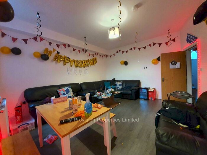 8 Bedroom Terraced House To Rent In Brudenell Road, Hyde Park, Leeds, LS6