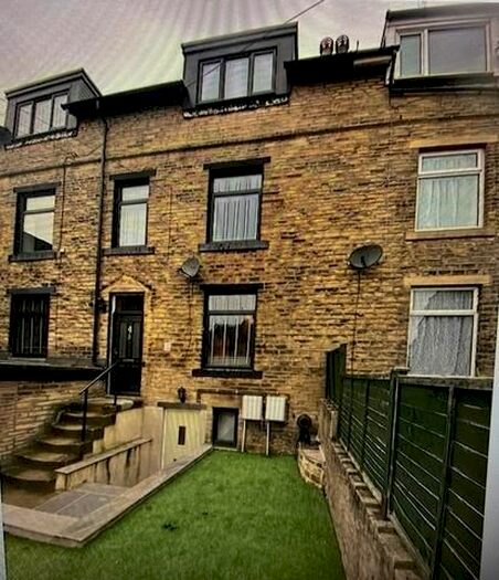 3 Bedroom Flat To Rent In Fox Street, Bingley BD16