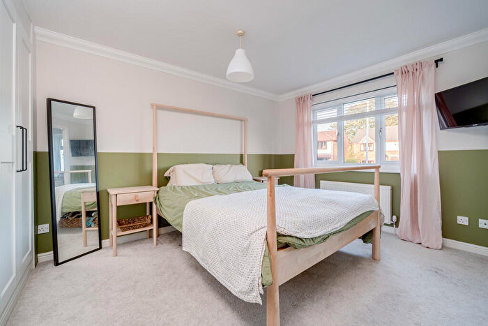 4 Bedroom Detached House For Sale In Southcroft Avenue, Birkenshaw, BD11