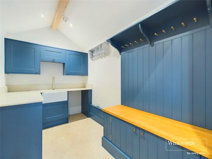 5 Bedroom Detached House For Sale In Islandstone Lane, Hurst, Reading, Berkshire, RG10