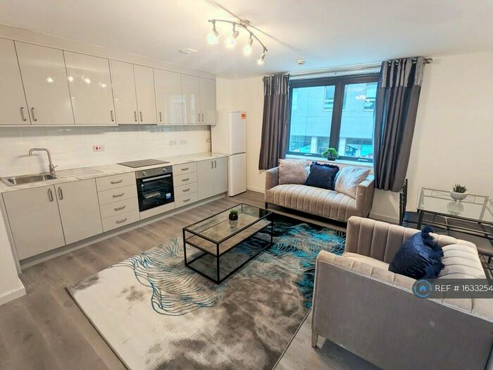2 Bedroom Flat To Rent In City Point, Salford, M3