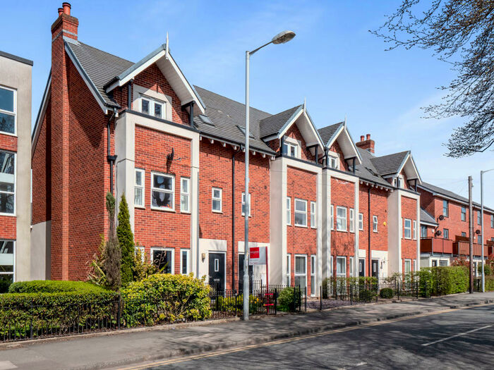 4 Bedroom Town House To Rent In Nell Lane, West Didsbury, M20