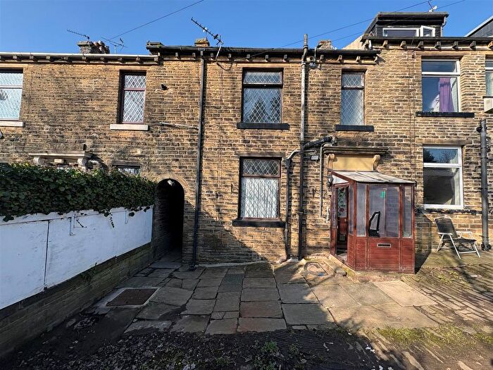 1 Bedroom Terraced House For Sale In Chapel Terrace, Thornton, Bradford, BD13