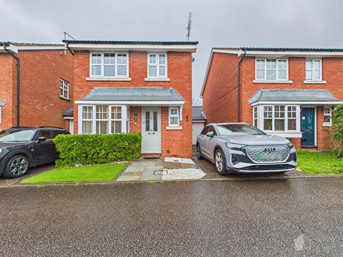 3 Bedroom Detached House For Sale In Pike End, Old Stevenage, SG1