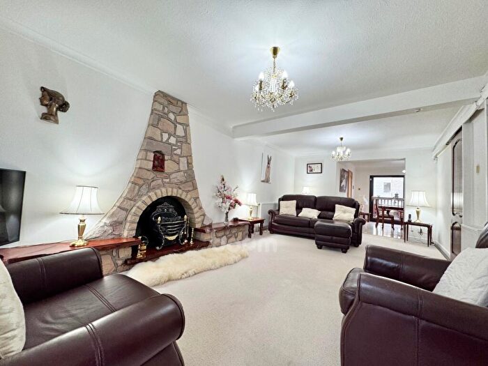 3 Bedroom Semi-Detached House For Sale In Lochy Place, Erskine, PA8