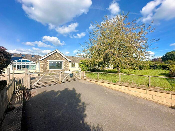 4 Bedroom Bungalow For Sale In Bencroft Hill, Stanley, Chippenham, SN15