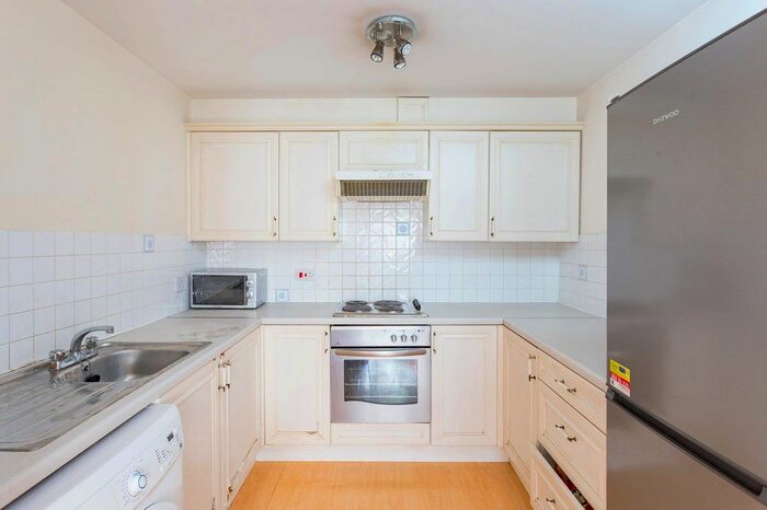 2 Bedroom Flat To Rent In Victory Road, London E11
