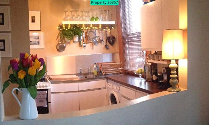 1 Bedroom Flat To Rent In Pyrcroft House, Pyrcroft Lane, Weybridge, KT13