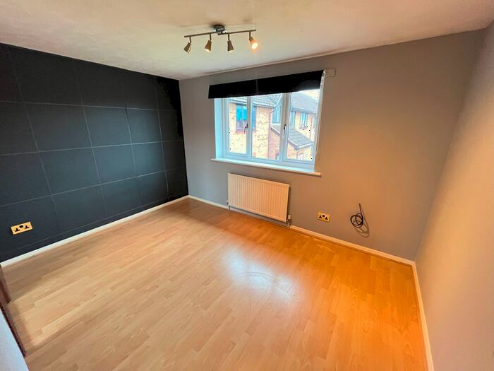 1 Bedroom Flat For Sale In Godwin Close, Sewardstone Road, London, E4