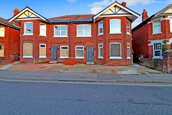 4 Bedroom Semi-Detached House To Rent In Cobden Rise, St. Catherines Road, Southampton SO18