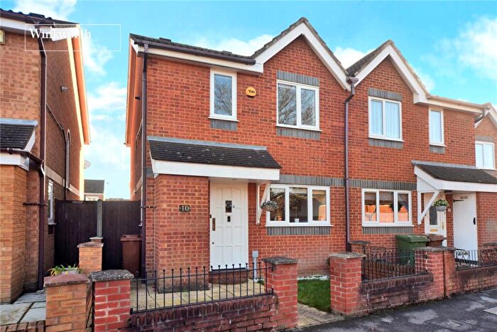 3 Bedroom Semi Detached House For Sale In Cotswold Way, Worcester Park, KT4