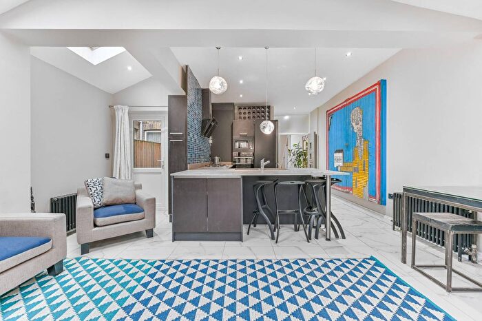 2 Bedroom Flat To Rent In Phoenix Road, Penge, London, SE20