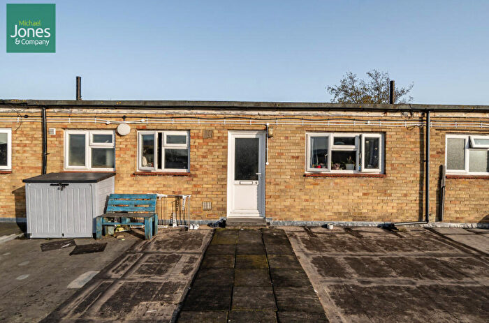 2 Bedroom Flat To Rent In Queens Parade, North Road, South Lancing, West Sussex, BN15