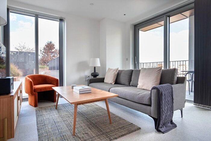 1 Bedroom Apartment To Rent In Tapestry Way, London, E1