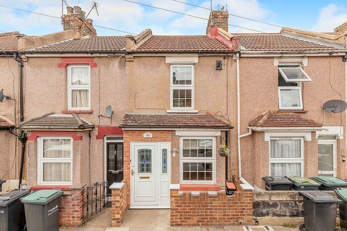 3 Bedroom Detached House To Rent In Gordon Road, Northfleet, Gravesend, Kent, DA11