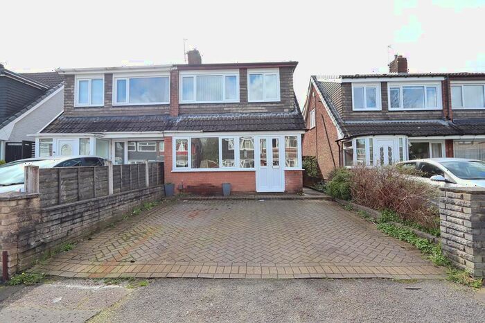 3 Bedroom Semi-Detached House To Rent In Nuttall Avenue, Whitefield, M45