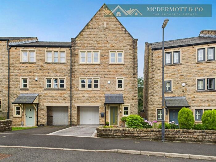 4 Bedroom Town House For Sale In Rimmon Close, Greenfield, OL3