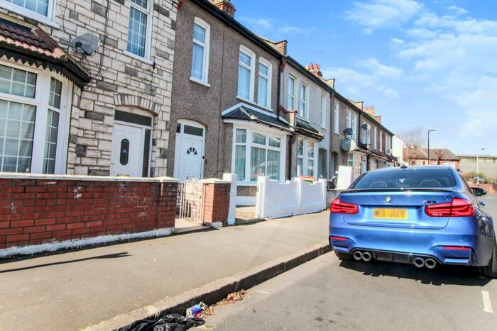 4 Bedroom Terraced House To Rent In Leigh Road, East Ham, London, E6