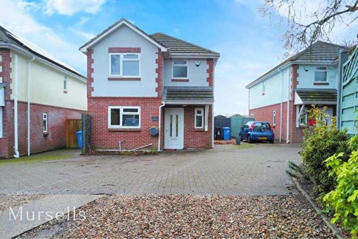 3 Bedroom Detached House For Sale In Woodlands Crescent, Poole, BH15