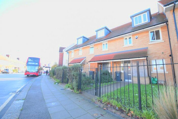 3 Bedroom Terraced House To Rent In Tanners Lane, Ilford, IG6