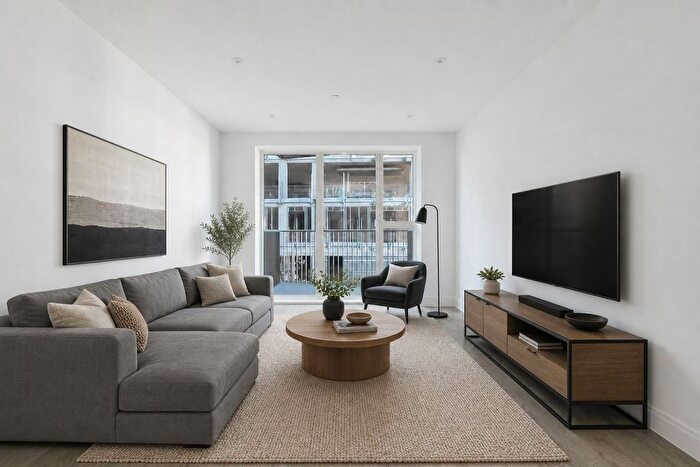 2 Bedroom Flat To Rent In Bradshaw Yard, Brentford, TW8