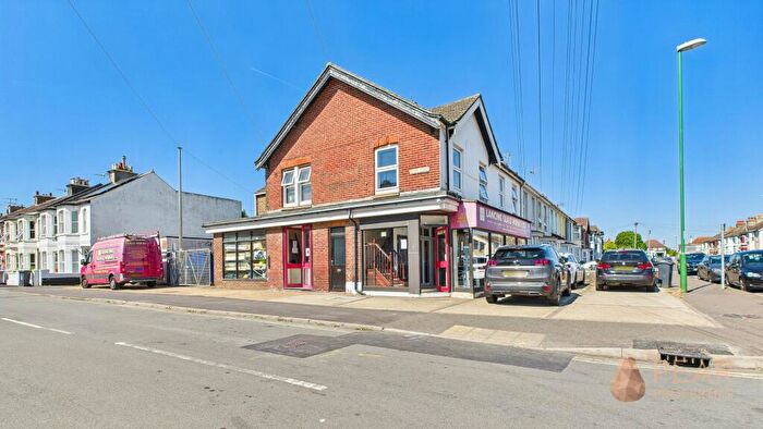 1 Bedroom Flat To Rent In Penhill Road, Lancing, BN15