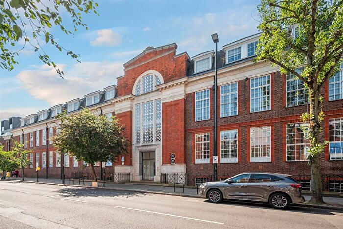 2 Bedroom Flat For Sale In Prince Of Wales Road, Kentish Town, NW5