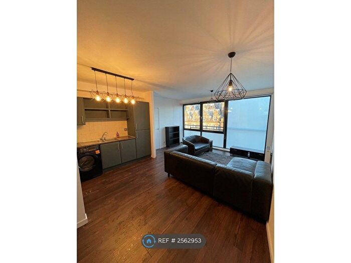 2 Bedroom Flat To Rent In Holm Street, Glasgow, G2