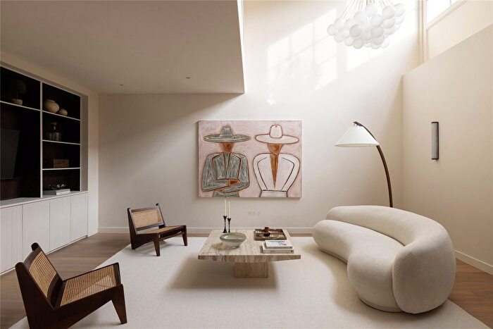 2 Bedroom Flat For Sale In Colville Mews, London, W11