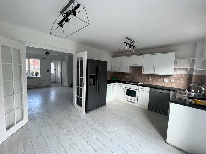 3 Bedroom Semi-Detached House To Rent In Winchelsea Road, Eastbourne, BN22