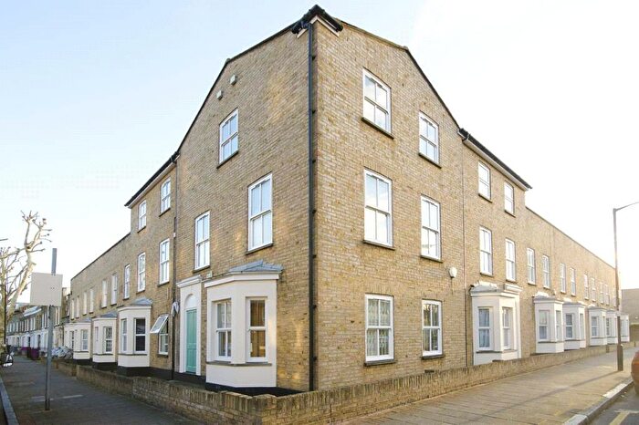 1 Bedroom Flat To Rent In Fairfoot Road, Bow, London, E3