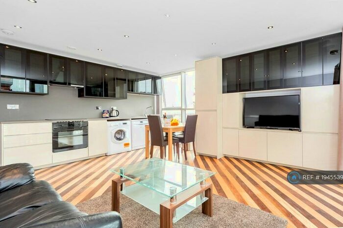 3 Bedroom Flat To Rent In Canary Wharf, London, E14
