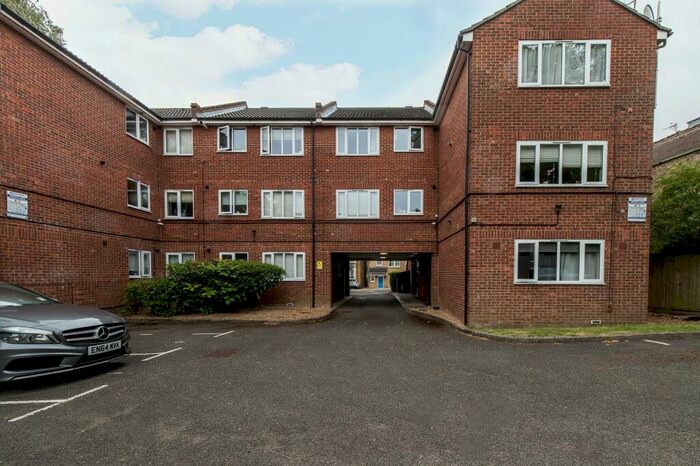 Flat To Rent In Jerome Court, The Limes Avenue, N11