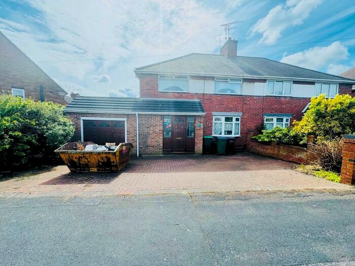 4 Bedroom Semi-Detached House To Rent In Beverley Road, West Bromwich, B71