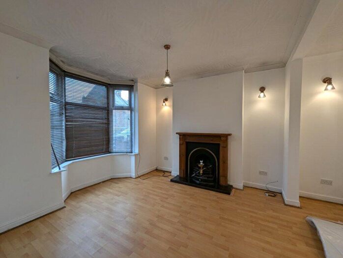 3 Bedroom Semi-Detached House To Rent In Bedford Street, Crewe, CW2