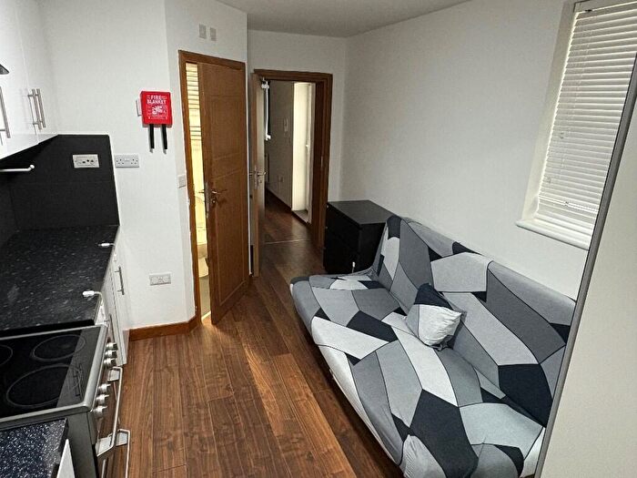 1 Bedroom Flat To Rent In Chalvey Road East, Slough, Berkshire, SL1