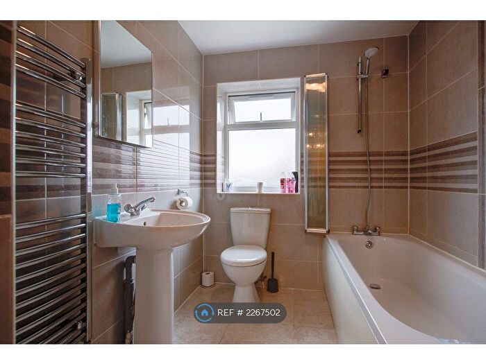 6 Bedroom Semi-Detached House To Rent In Alandale Close, Reading, RG2