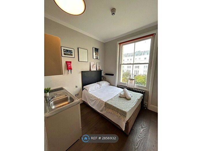 Studio To Rent In Hazel Court, London, W2