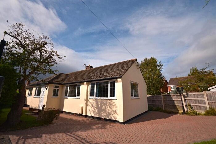2 Bedroom Detached Bungalow For Sale In Cliffe Road, Little Neston, CH64