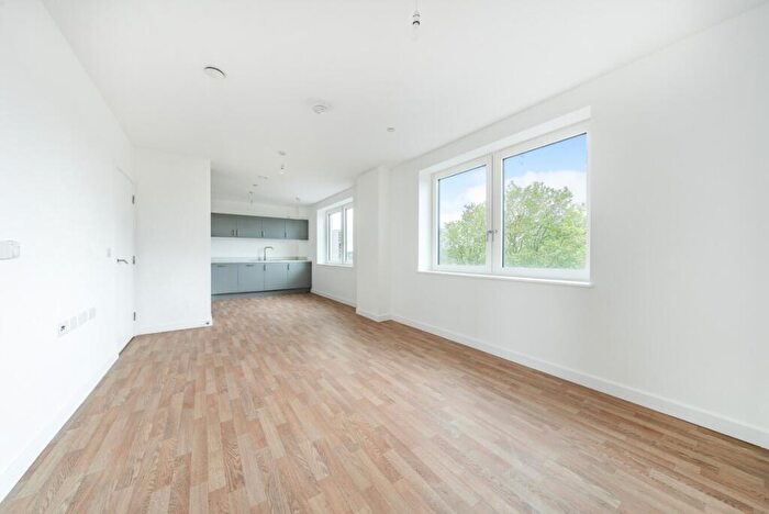 2 Bedroom Flat To Rent In St Pauls Road, Barking, London, IG11