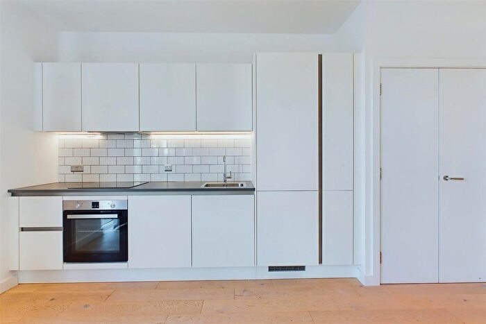 1 Bedroom Flat To Rent In Park View, London, TW8