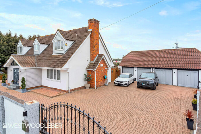 4 Bedroom Detached House To Rent In Sedge Green, Nazeing, EN9