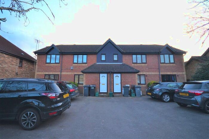 2 Bedroom Flat To Rent In Beeleigh Link, Springfield, Chelmsford, CM2