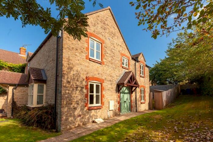 3 Bedroom Semi-Detached House To Rent In Orchard Place, Upper Heyford, OX25