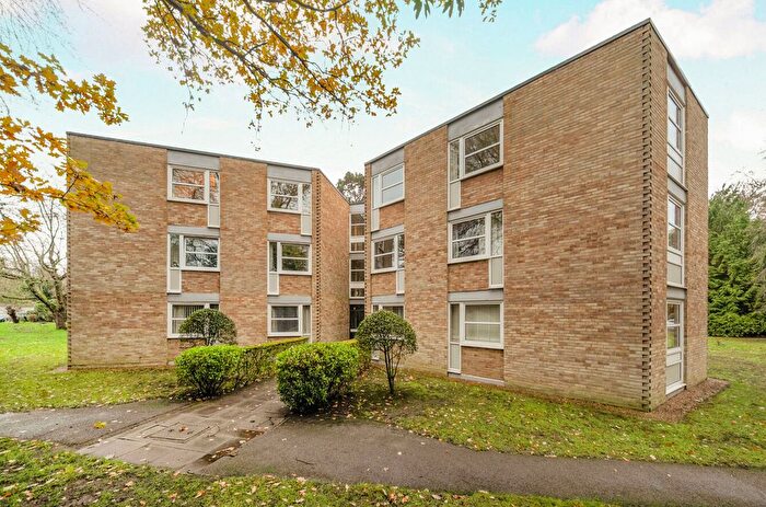 2 Bedroom Flat For Sale In Weybridge, Surrey, KT13