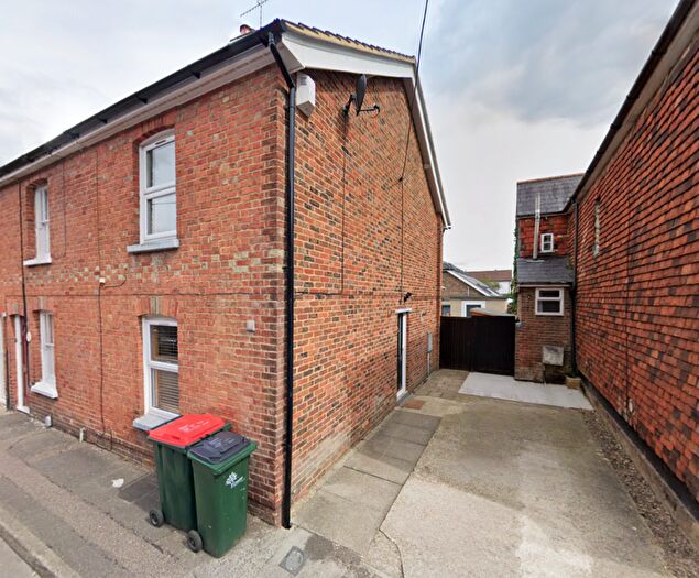 2 Bedroom End Of Terrace House To Rent In West Street, Crawley, West Sussex, RH11