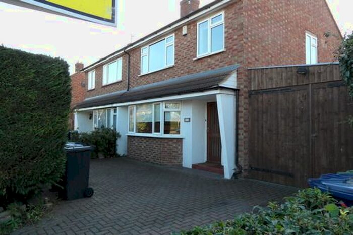 3 Bedroom Semi-Detached House To Rent In Roseford Road, Cambridge, CB4